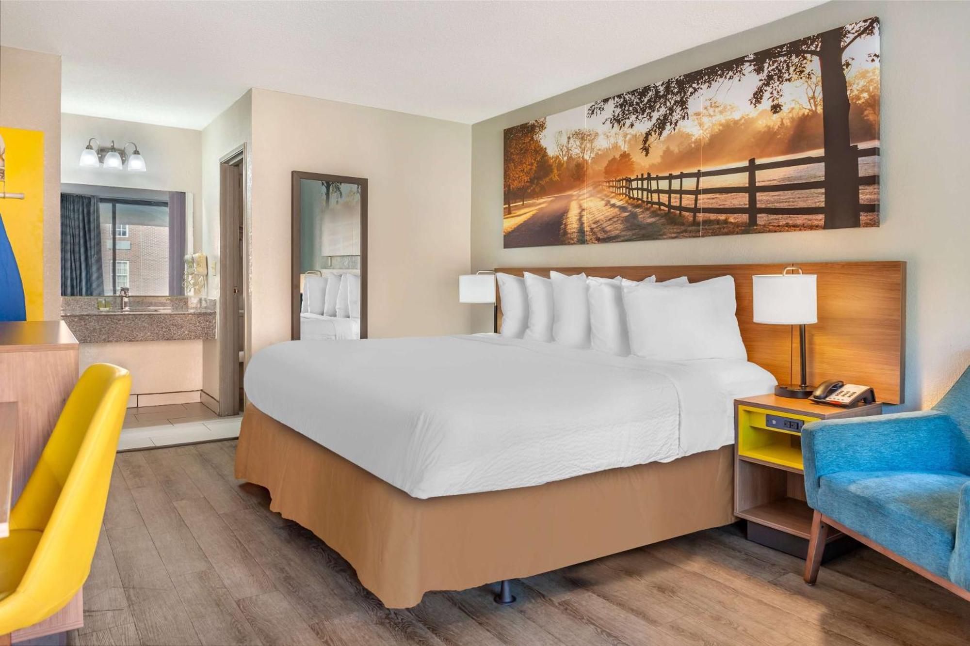 Days & By Wyndham Golden East 2*