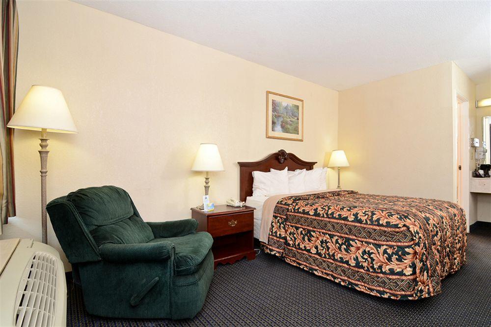 Days & By Wyndham Golden East 2*