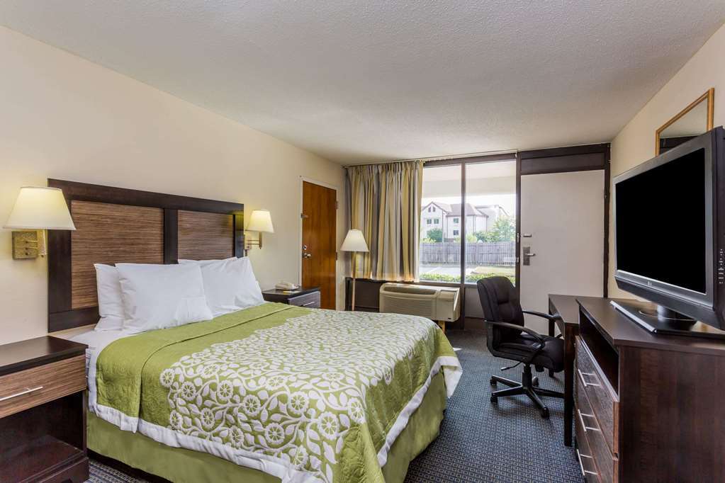 Days & By Wyndham Golden East Motel 2*