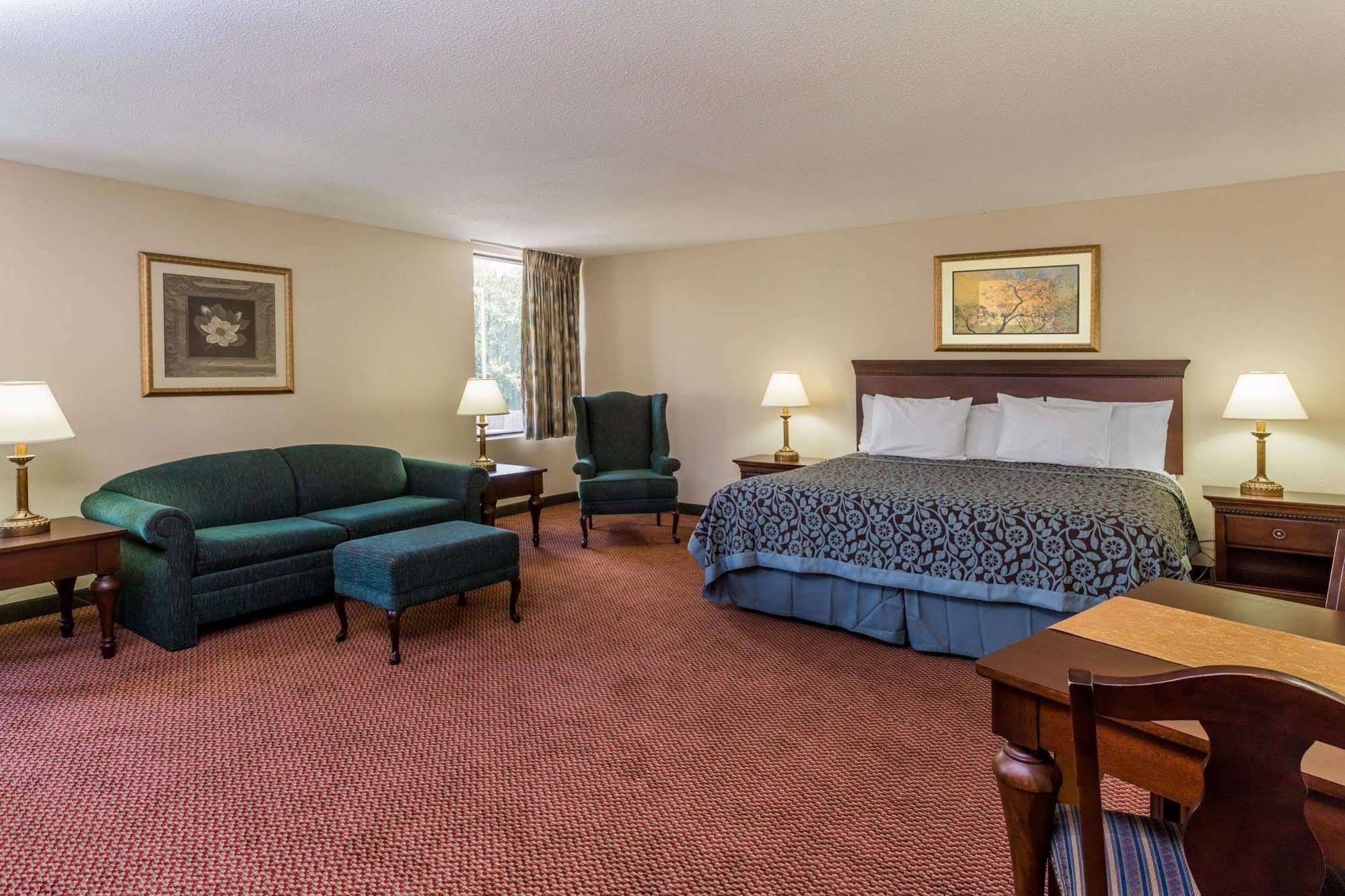 Days & By Wyndham Golden East Motel 2*