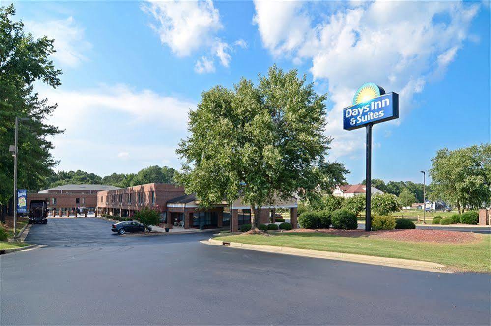 Days & By Wyndham Golden East Motel