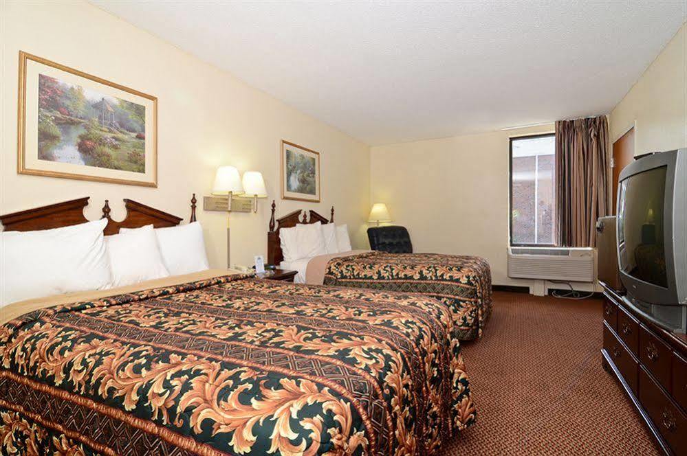 Days & By Wyndham Golden East 2* Rocky Mount